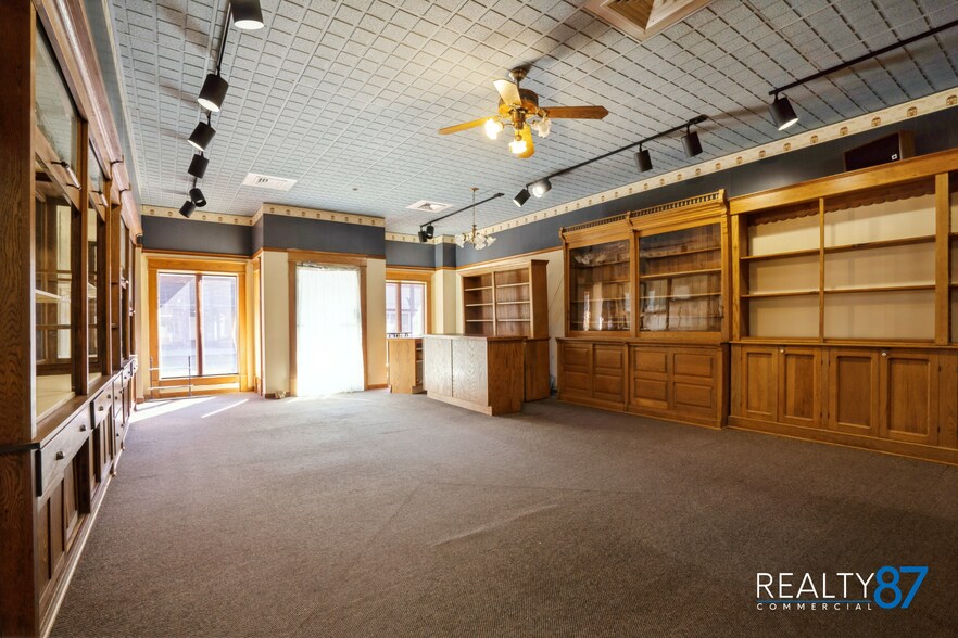 More Photos Of 107 S Franklin St, Manchester Storefront For Sale
