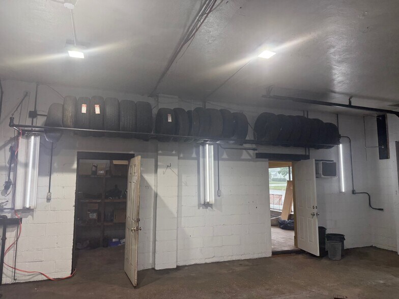 More Photos Of 117 E Roosevelt Rd, Stillman Valley Auto Repair For Lease