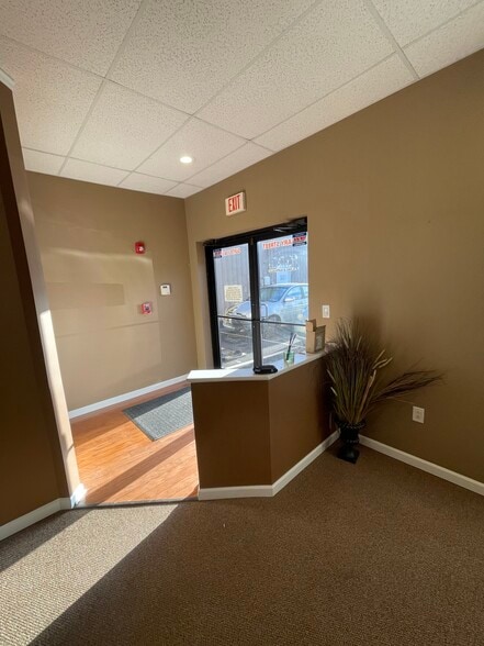 More Photos Of 27 Gary St, Carnegie Light Distribution For Lease