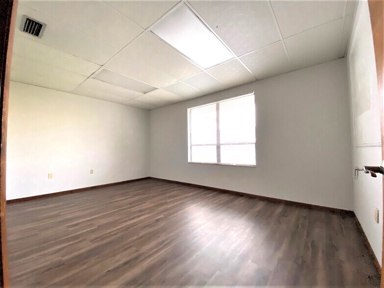 More Photos Of 1341 10th St E, Palmetto Unknown For Lease