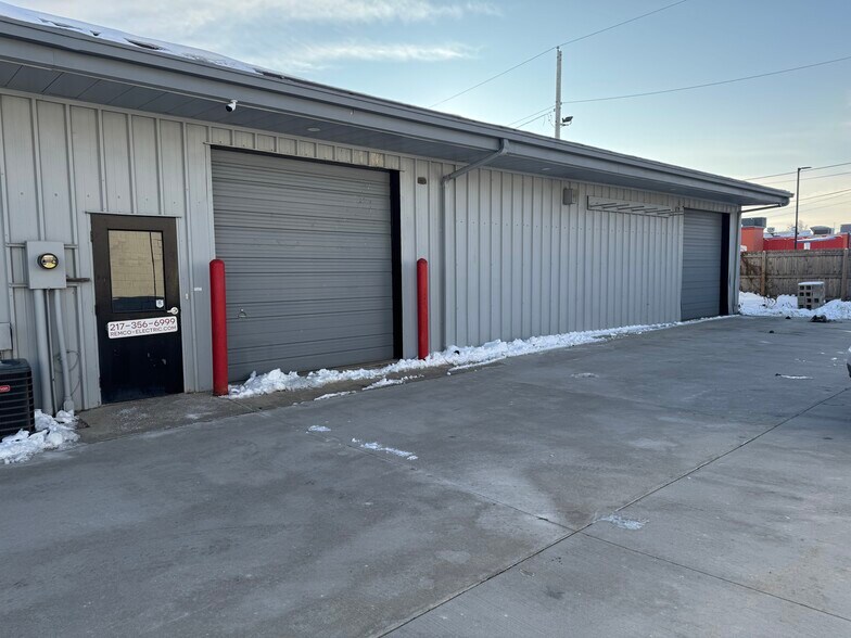 More Photos Of 903 Francis Dr, Champaign Industrial For Sale
