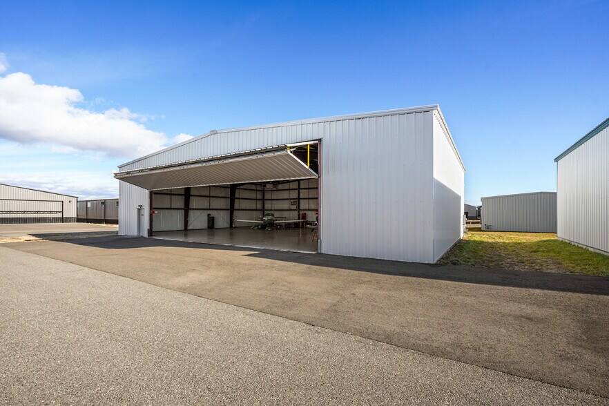 More Photos Of 3229 Airport Rd, Helena Airplane Hangar For Sale