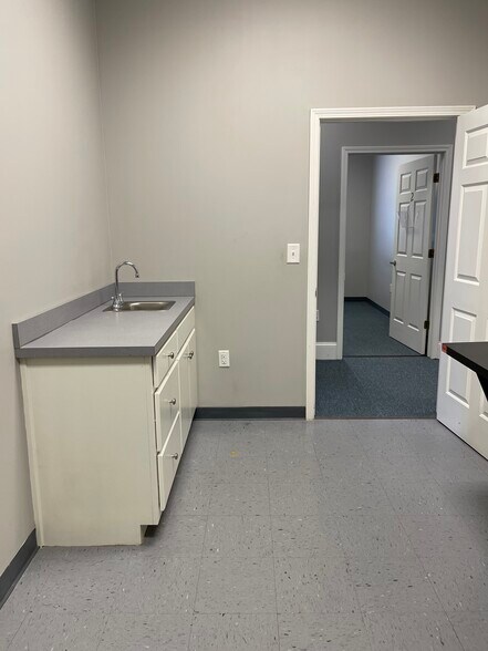 More Photos Of 335 Roselane St NW, Marietta Medical For Lease
