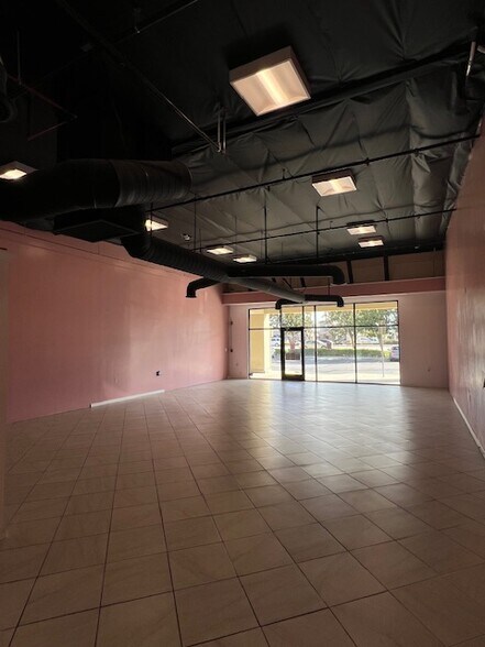 More Photos Of 4700 Panama Ln, Bakersfield Unknown For Lease