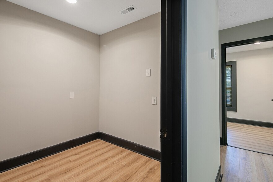 More Photos Of 1500 Gillespie St, Fayetteville Office For Lease
