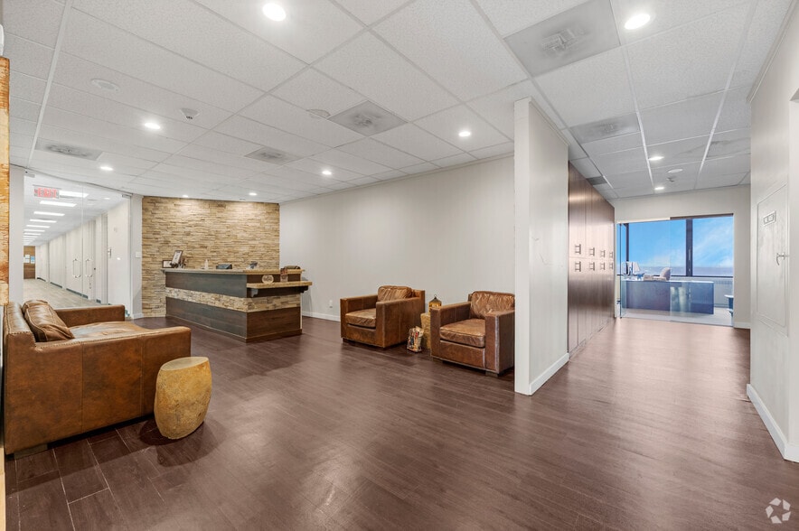 More Photos Of 400 S Zang Blvd, Dallas Office For Lease