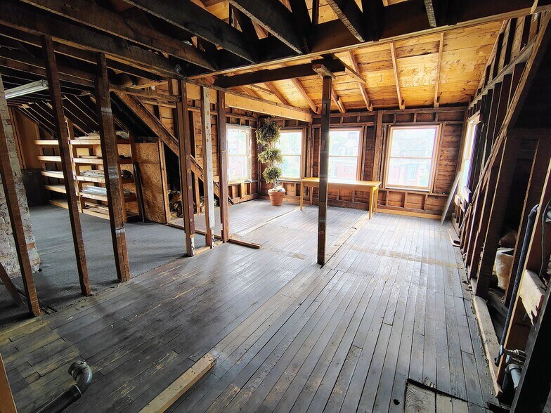 More Photos Of 1337 Virginia St, Charleston Office For Sale