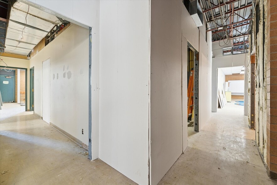 More Photos Of 3333 Brecksville Rd, Richfield Office For Sale