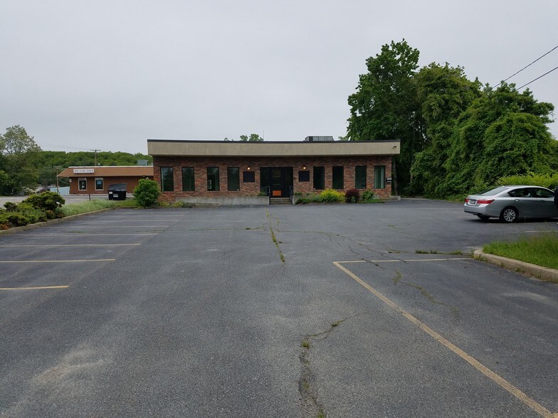 458 Putnam Pike, Greenville, RI 02828 Retail