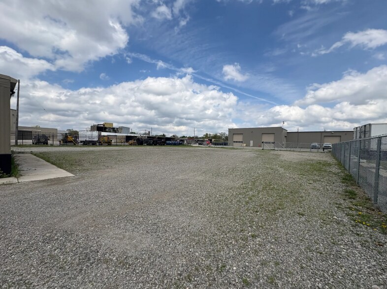 More Photos Of 987 S Mill St, Plymouth Office For Lease