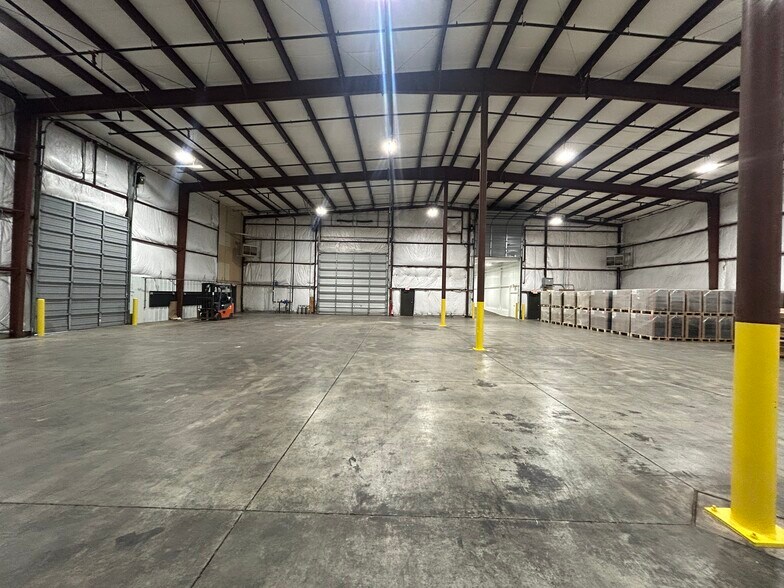 More Photos Of 301 E Simonton St, Elkhart Industrial For Lease
