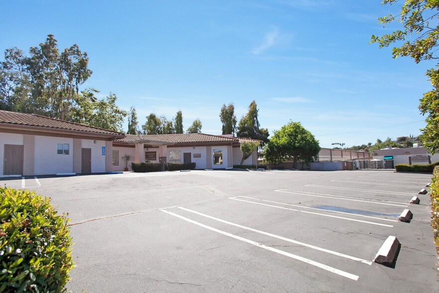 More Photos Of 933-937 Vale Terrace Dr, Vista Medical For Lease