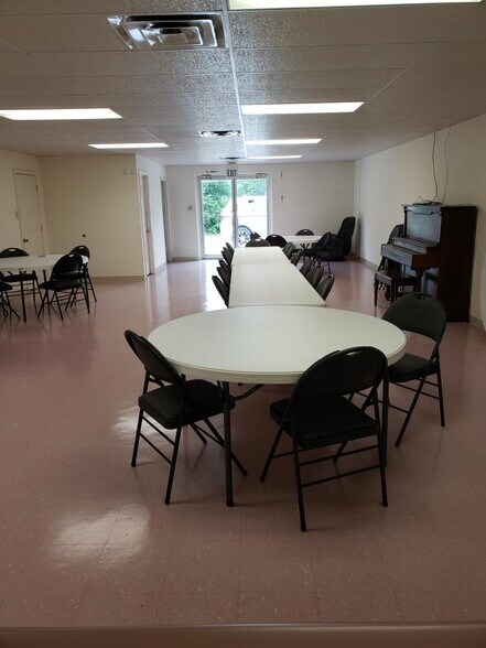 More Photos Of 1325 Shady Grove Rd, Williston Religious Facility For Sale