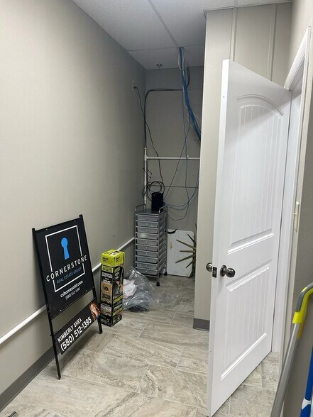 More Photos Of 309 SW 11th St, Lawton Storefront Retail Office For Lease