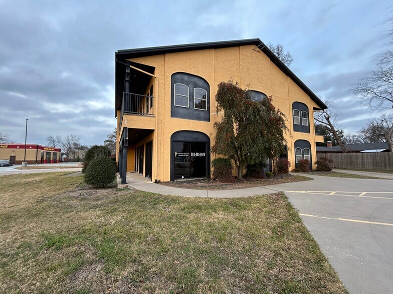 More Photos Of 1610 Posey Ln, Sulphur Springs Office For Sale