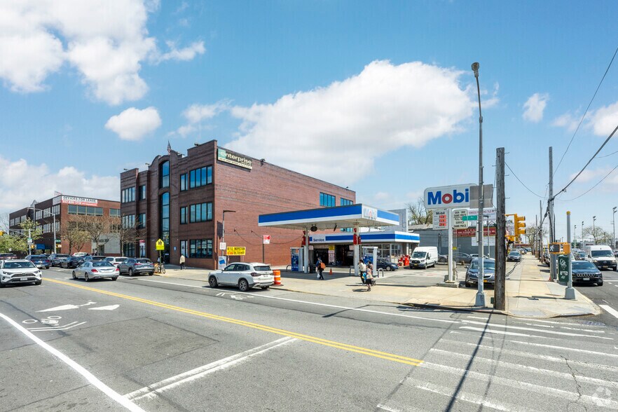 More Photos Of 6405 7th Ave, Brooklyn Office For Lease