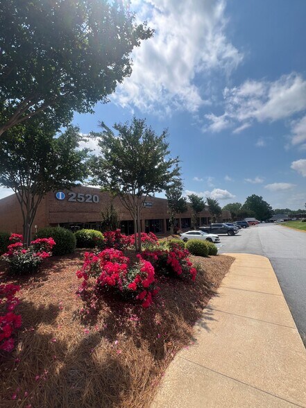 More Photos Of 2500 Park Central Blvd, Decatur Distribution For Lease
