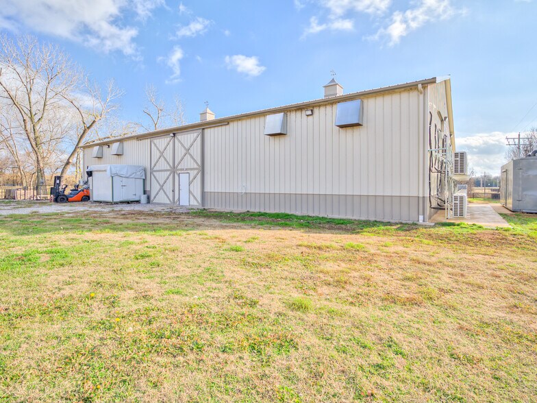 More Photos Of 3595 E State Highway 9, Norman Industrial For Sale