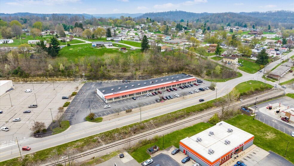 More Photos Of 2300 June Pky, Zanesville General Retail For Sale