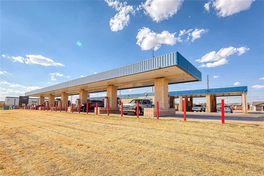 More Photos Of 318 E Tamarack Rd, Altus Specialty For Sale