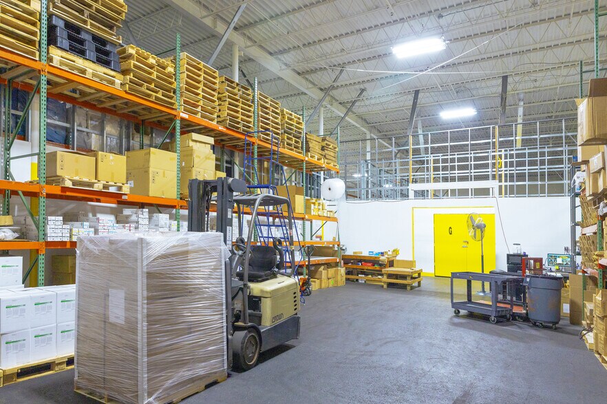 More Photos Of 202-206 Pegasus Ave, Northvale Warehouse For Lease