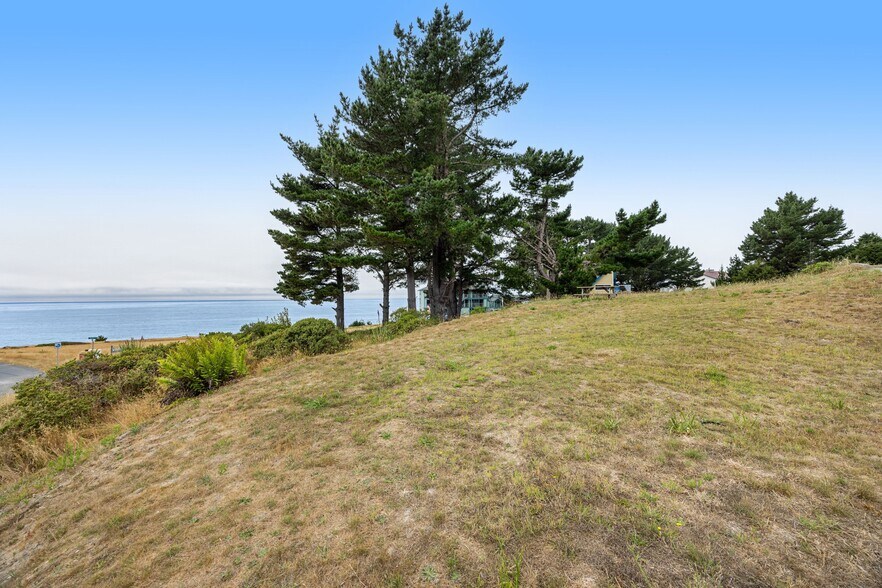 More Photos Of 129 Lower Pacific Dr, Whitethorn General Retail For Sale
