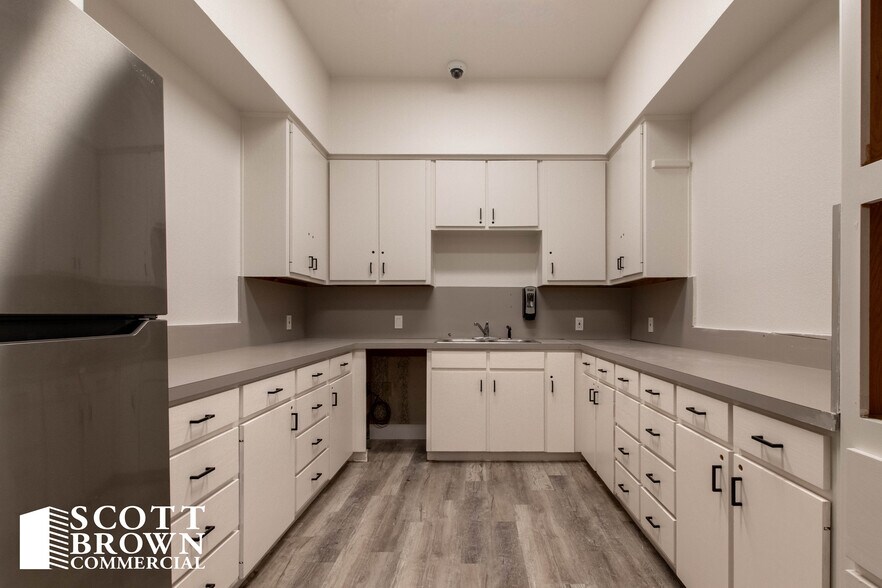 More Photos Of 2400 Worthington St, Denton Medical For Lease