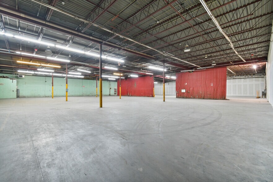 More Photos Of 215 Av Marien, Montréal Industrial For Sale