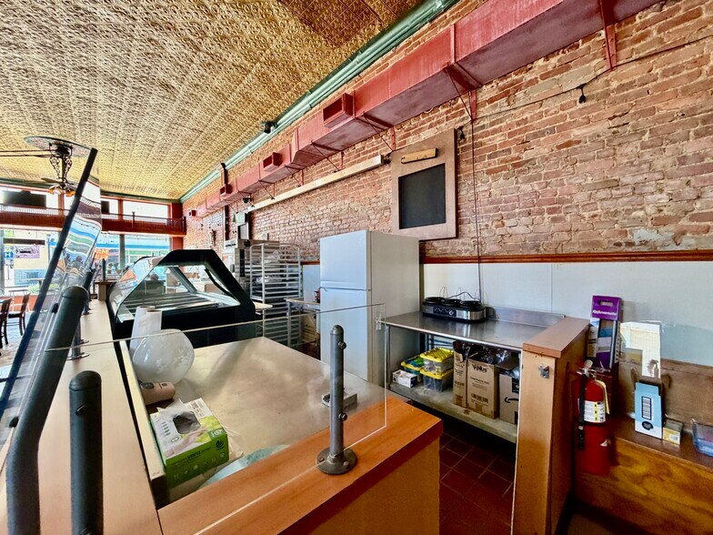More Photos Of 100 S Main St, Yazoo City Flex For Sale