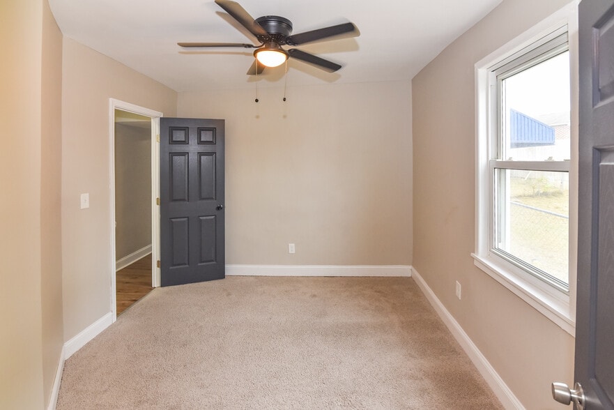 More Photos Of 15 Sollers Point Rd, Dundalk Multifamily For Sale