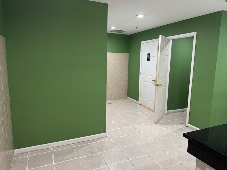 More Photos Of 715 Industrial Blvd, McDonough Bar For Lease