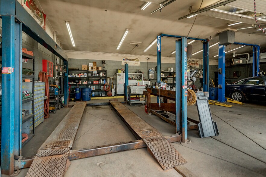 More Photos Of 34655 E Michigan Ave, Wayne Auto Repair For Sale