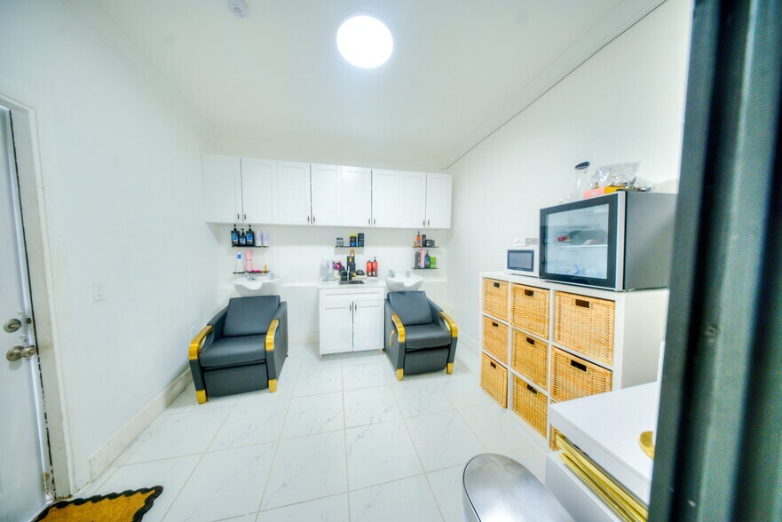 More Photos Of 6471 SW 8th St, West Miami General Retail For Sale