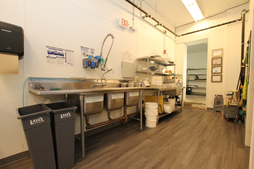 More Photos Of 162 Harding St, Worcester General Retail For Sale