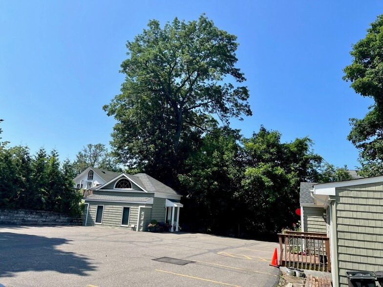 More Photos Of 91 Green St, Huntington Office Residential For Sale