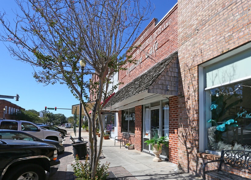 Primary Photo Of 108 E Main St, Perry Storefront For Sale
