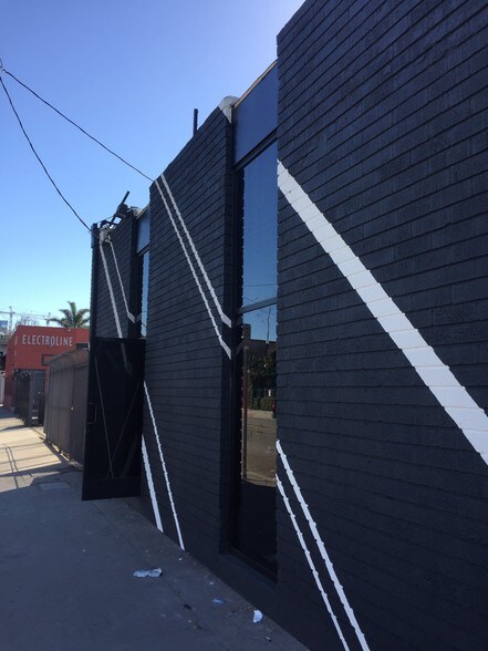 More Photos Of 1200 Albany St, Los Angeles Warehouse For Lease