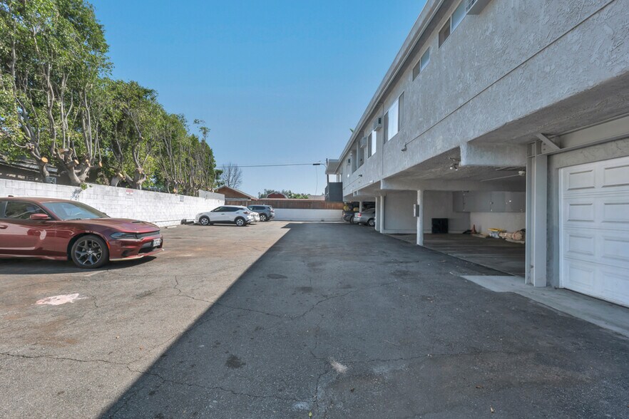More Photos Of 13825 Vanowen St, Van Nuys Apartments For Sale