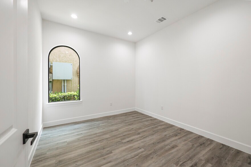 More Photos Of 284 Ed English Dr, Shenandoah Medical For Sale