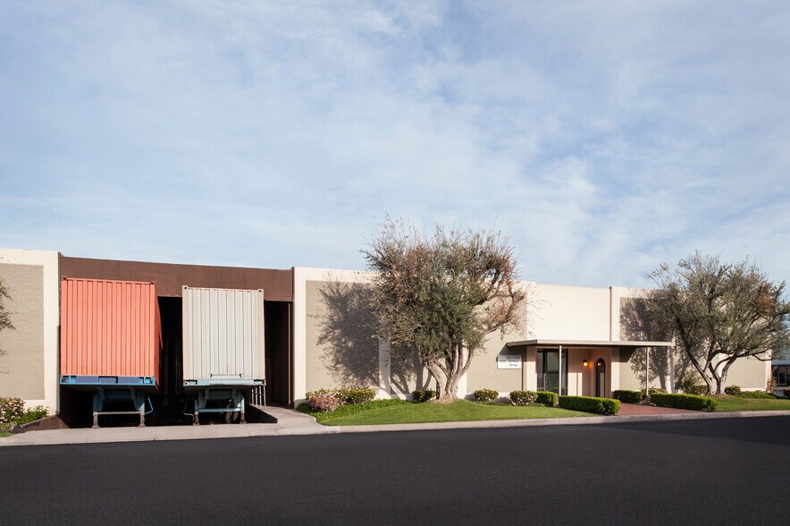 More Photos Of 15220-15250 Texaco Ave, Paramount Warehouse For Lease