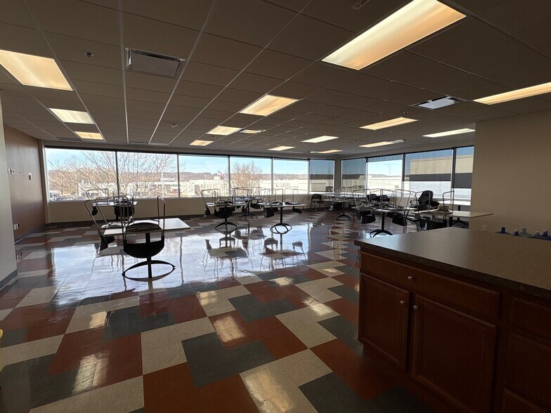 More Photos Of 3589 Sagamore Pky, Lafayette Office For Lease