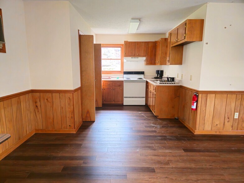 More Photos Of 1124 Leach rd, Cumberland Furnace Specialty For Sale