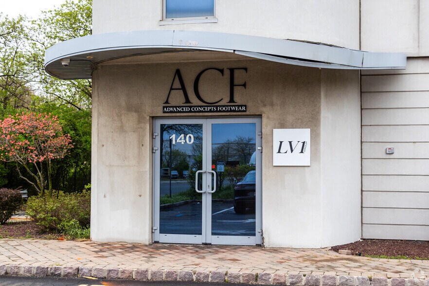 More Photos Of 140 Smith St, Keasbey Office For Sale