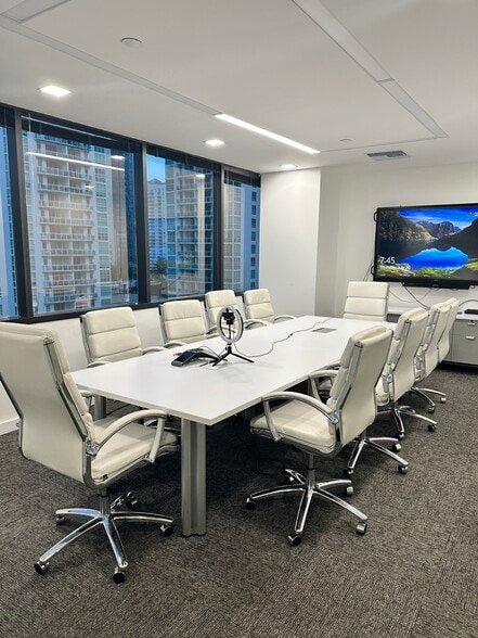 More Photos Of 800 Brickell Ave, Miami Office Residential For Lease