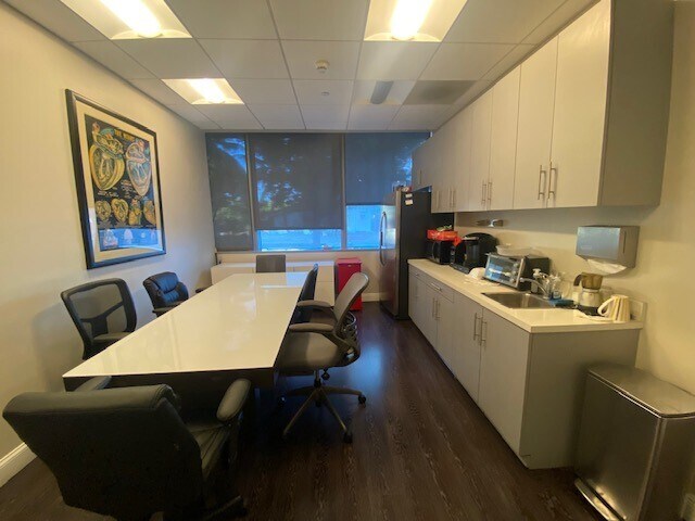 More Photos Of 21550 Biscayne Blvd, Aventura Medical For Lease