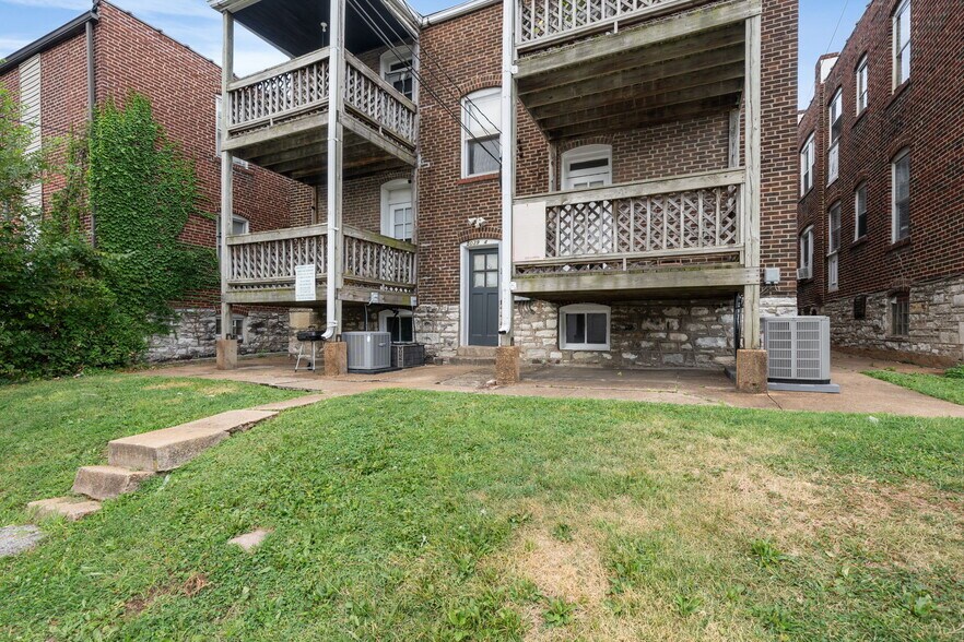 More Photos Of 5039-5041 Chippewa St, Saint Louis Multifamily For Sale