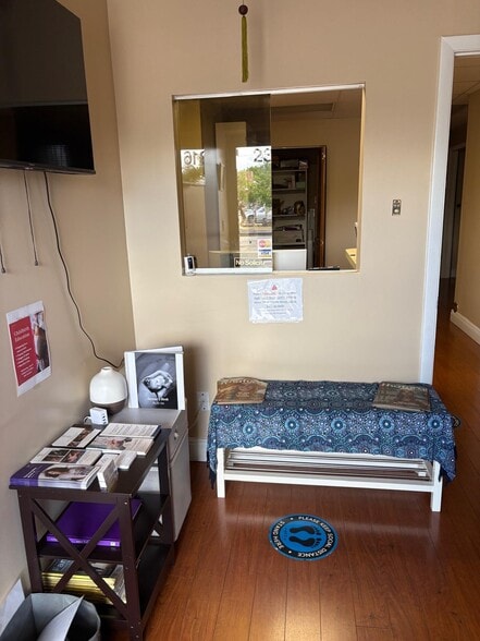 More Photos Of 2316-2318 Hollywood Blvd, Hollywood Office For Lease