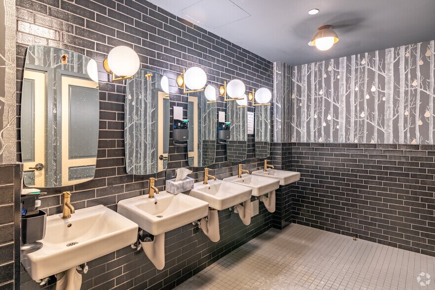 More Photos Of 195 Montague St, Brooklyn Office For Lease