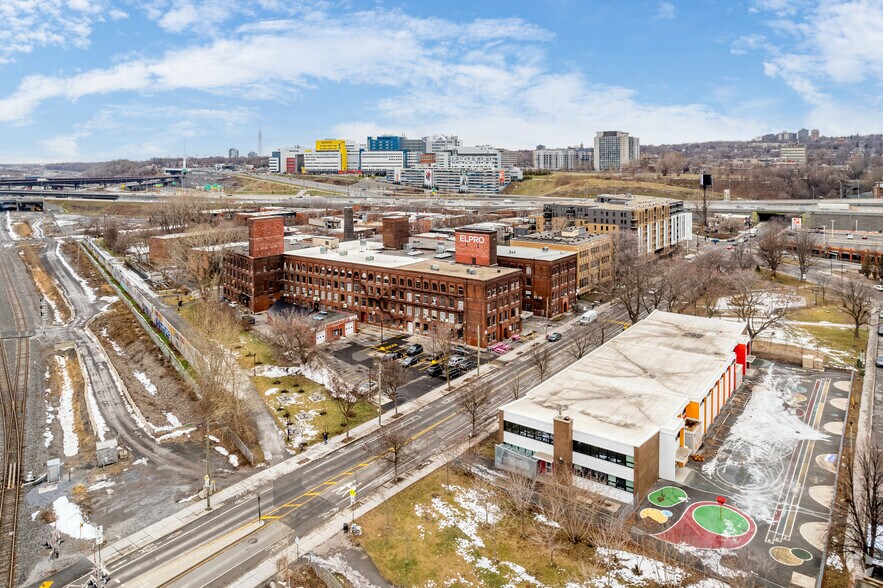 More Photos Of 630-644 Rue De Courcelle, Montréal Office For Lease