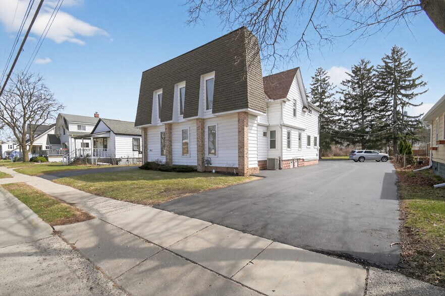 More Photos Of 175 2nd St, Belleville Office For Sale